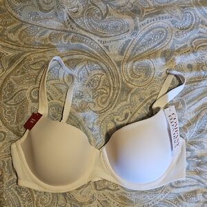 Ellen Tracy Women's Underwire Bra. NWT